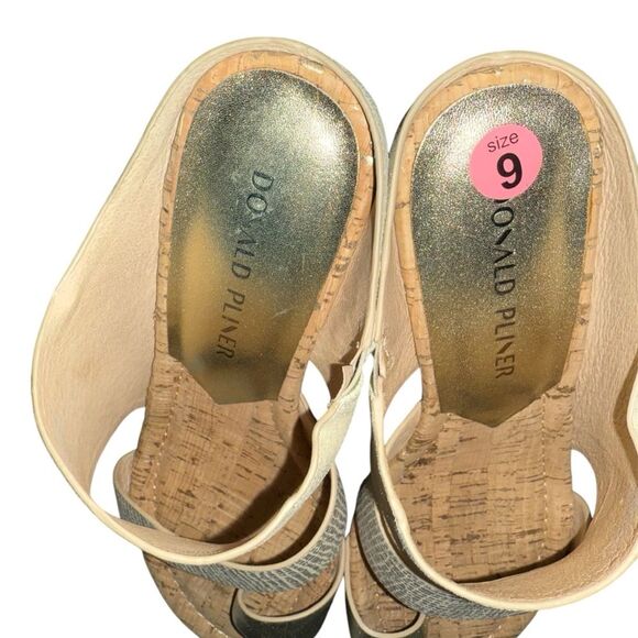 NWOB  Donald Pliner Montce 26 Wedge Sandal Size 9  Gold Metallic - Picture 10 of 11